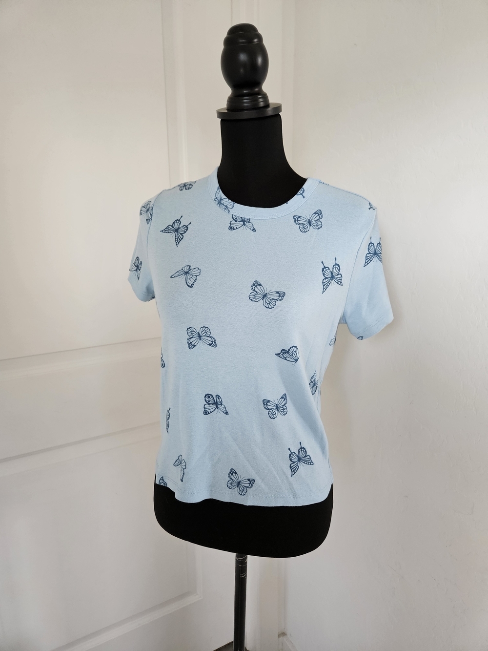Women's Light Blue Butterfly Print Short Sleeve Tee size S